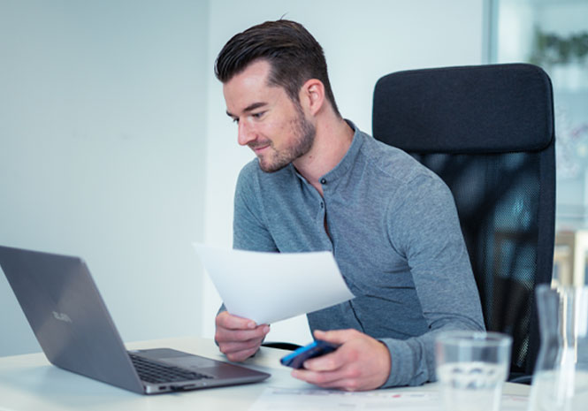 HR Expert works on laptop